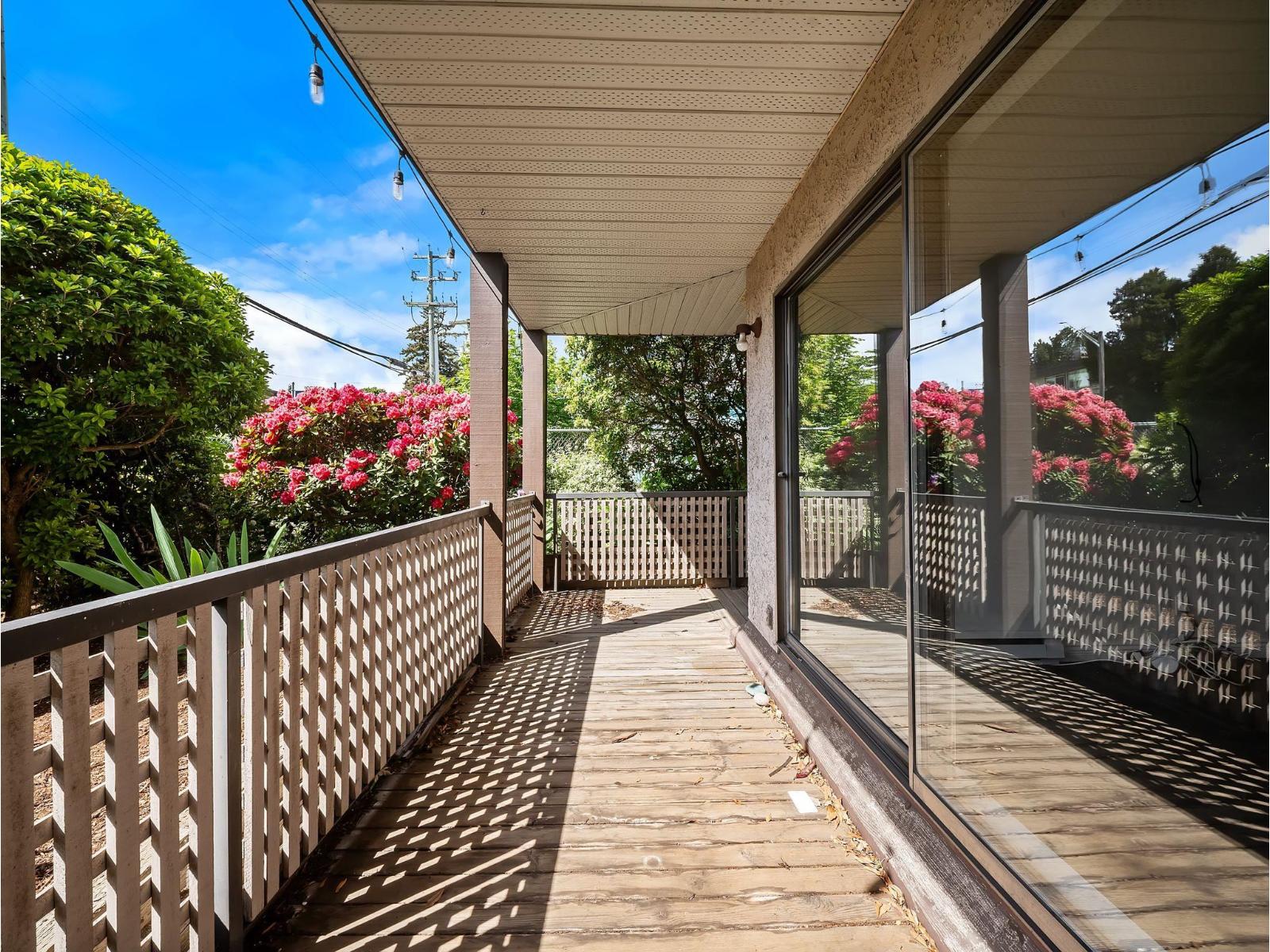 105 1460 MARTIN STREET, White Rock