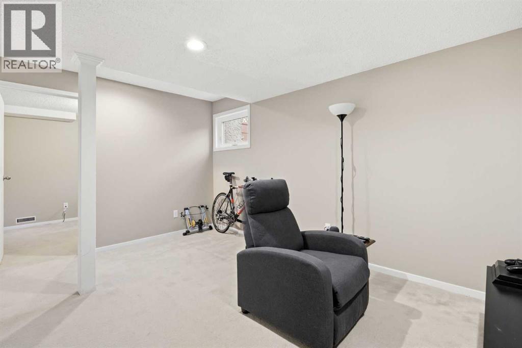 2712 22 Street SW - 34