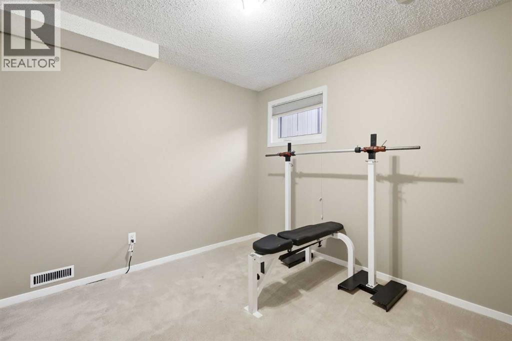 2712 22 Street SW - 36