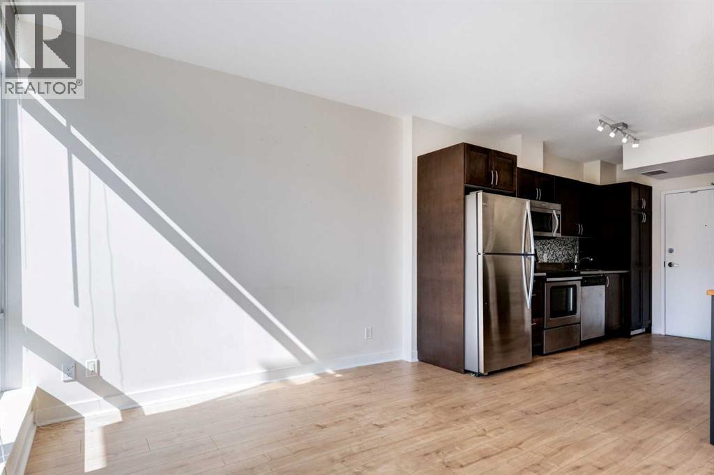 #1001 10 Brentwood Common NW - 14