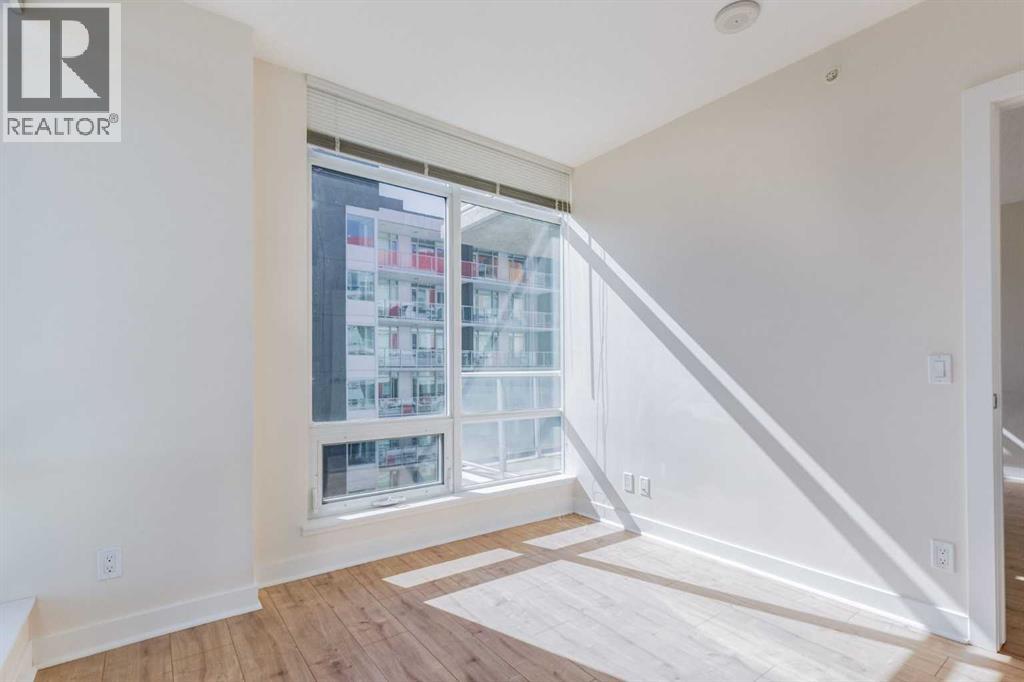 #1001 10 Brentwood Common NW - 16