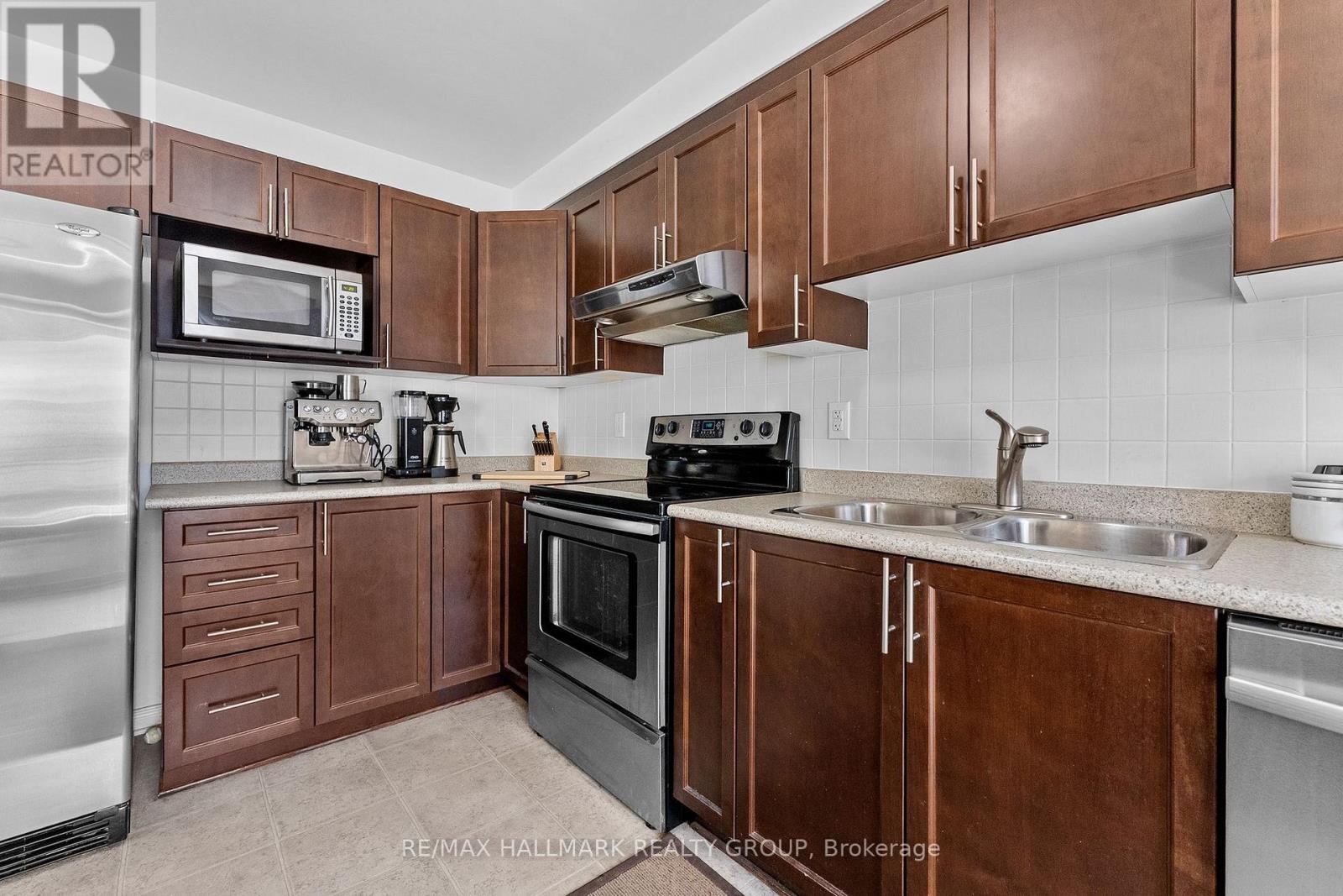 231 ROLLING MEADOW CRESCENT - 22