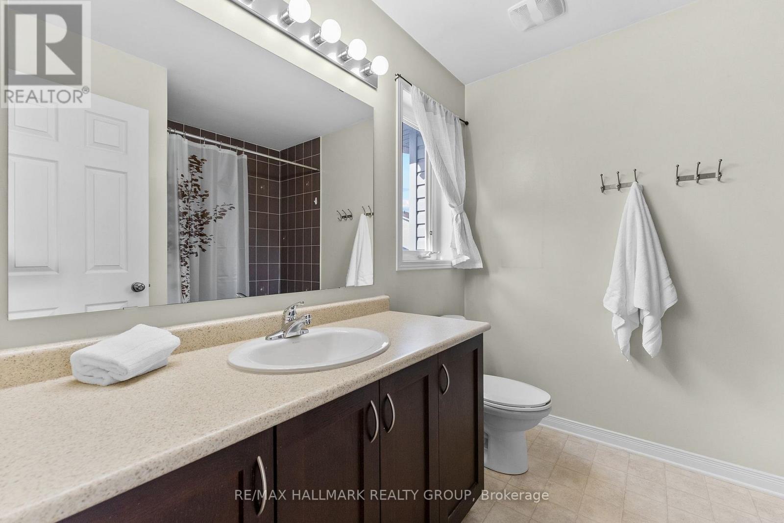 231 ROLLING MEADOW CRESCENT - 34