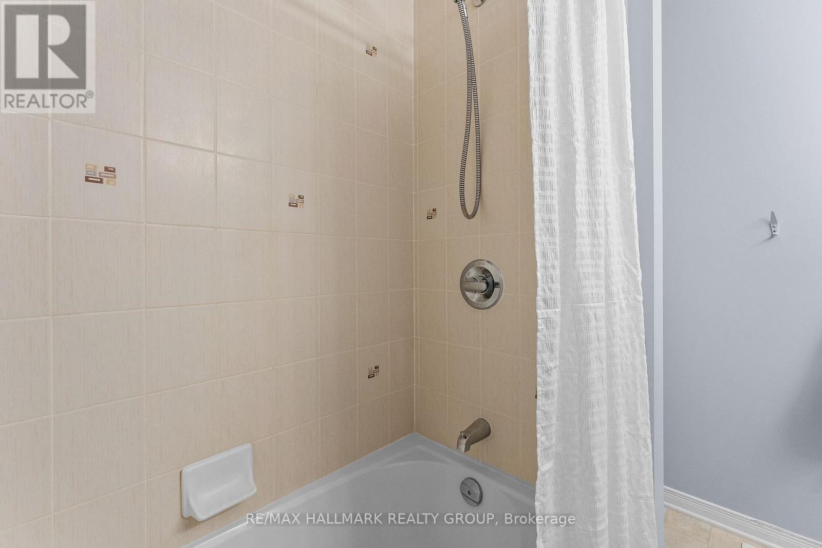 231 ROLLING MEADOW CRESCENT - 38