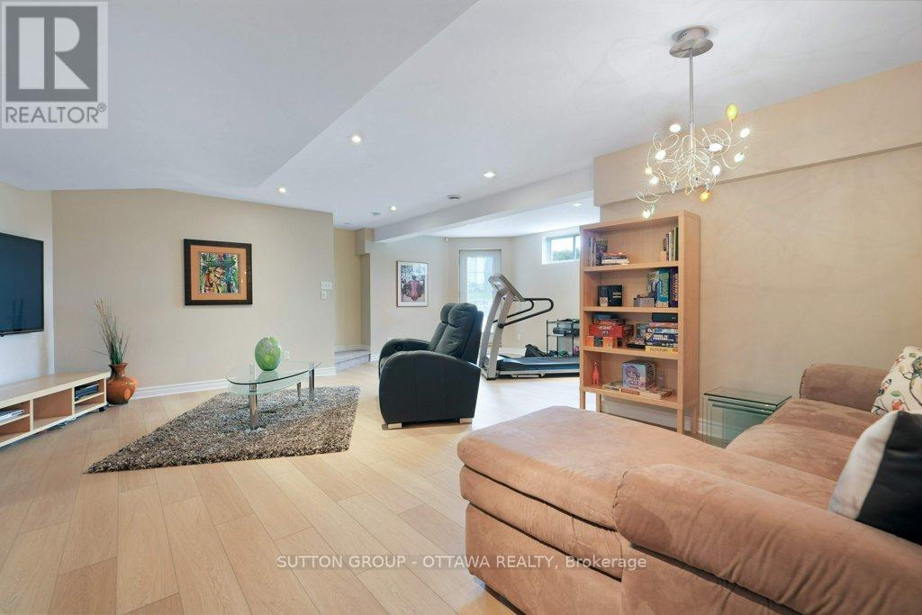 6881 LAKES PARK DRIVE - 31