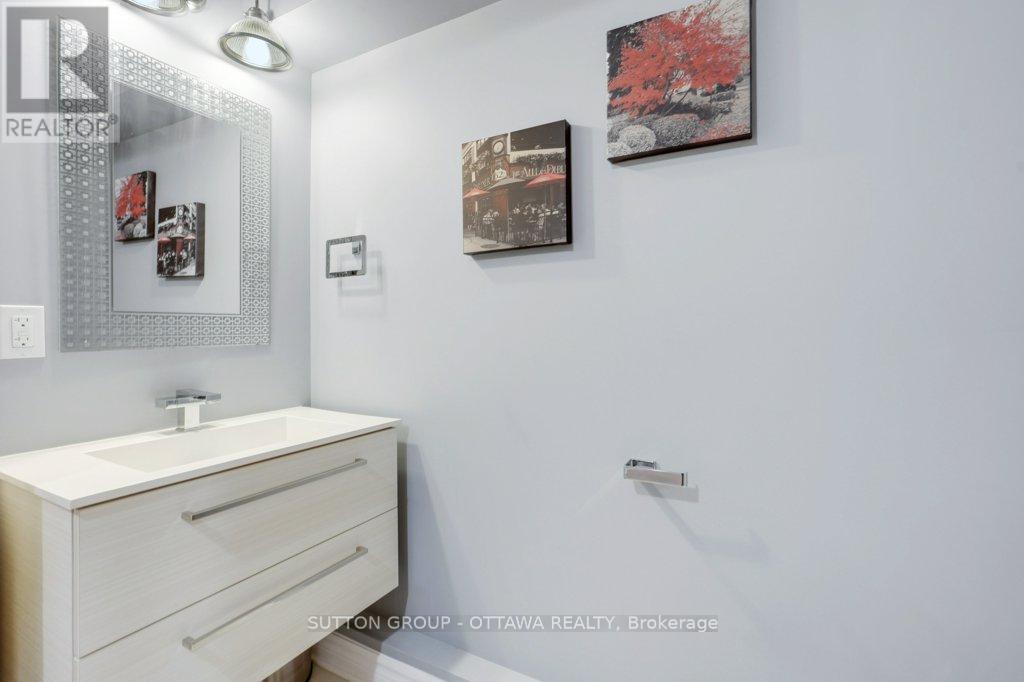 6881 LAKES PARK DRIVE - 32