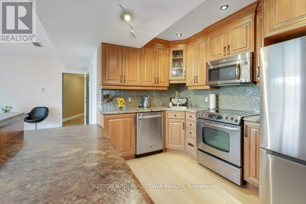 6881 LAKES PARK DRIVE - 35