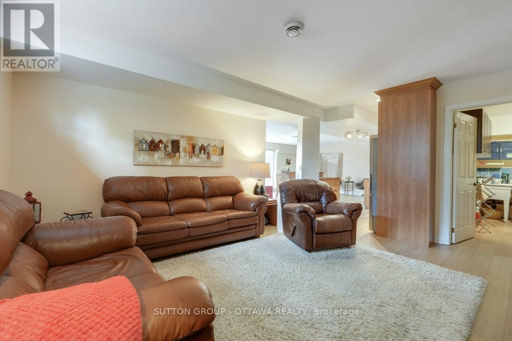 6881 LAKES PARK DRIVE - 37
