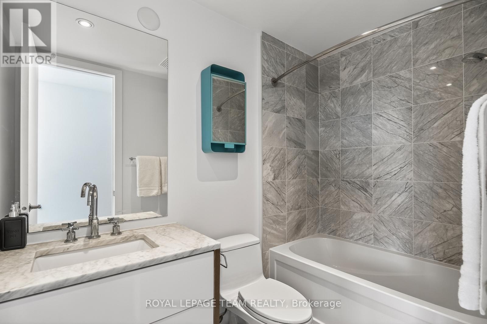 #604 300 LISGAR STREET - 21