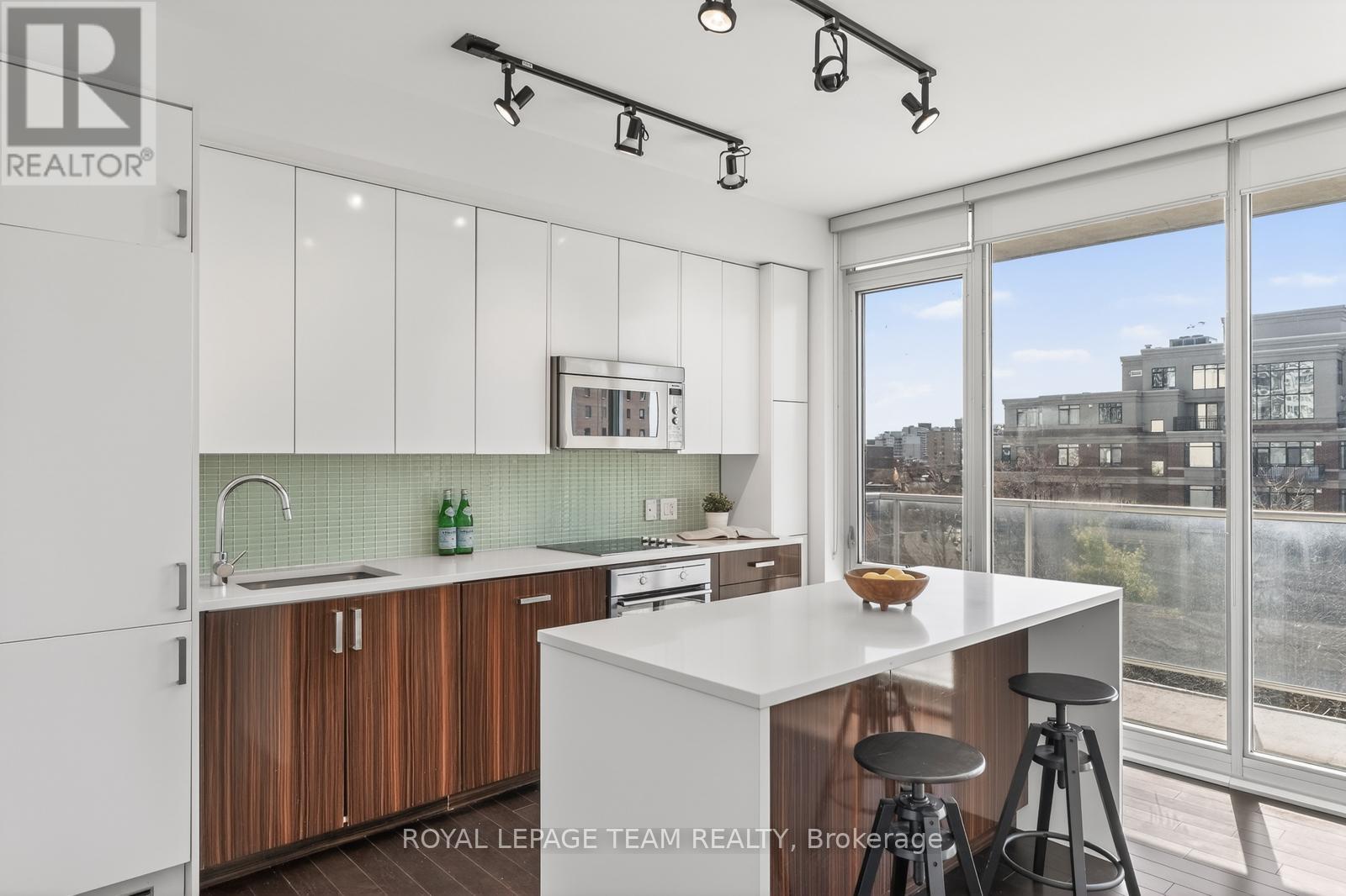 #604 300 LISGAR STREET - 6