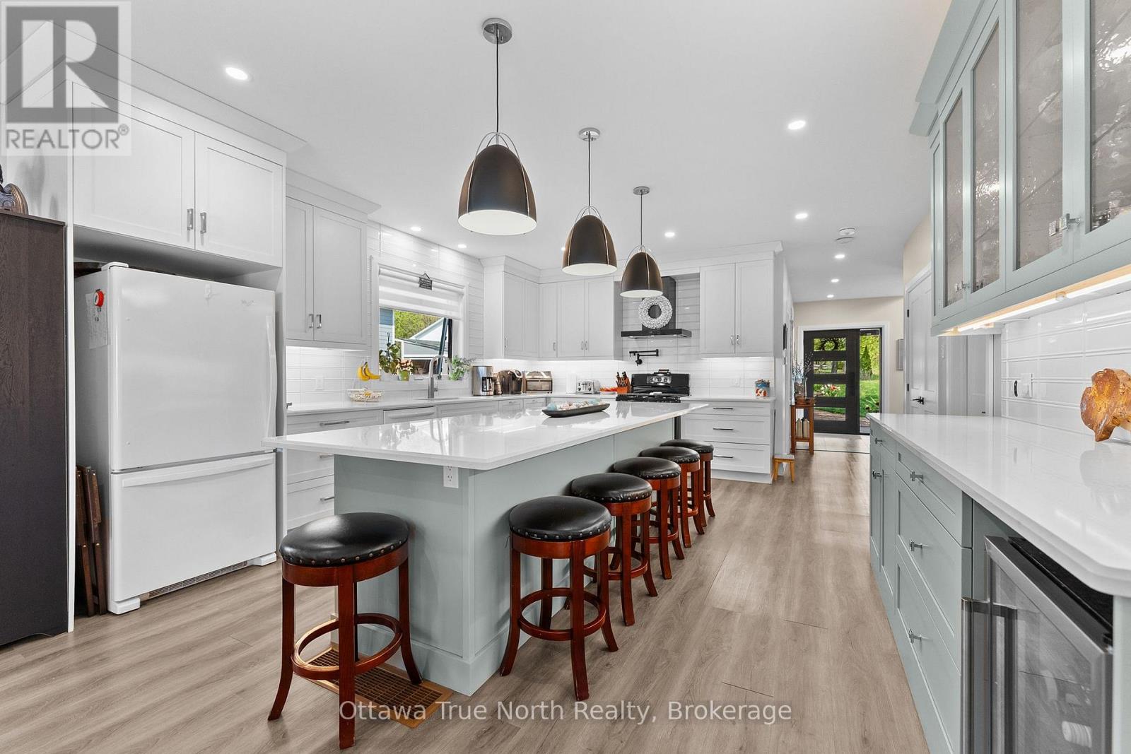 1018 MACNABB ROAD - 13