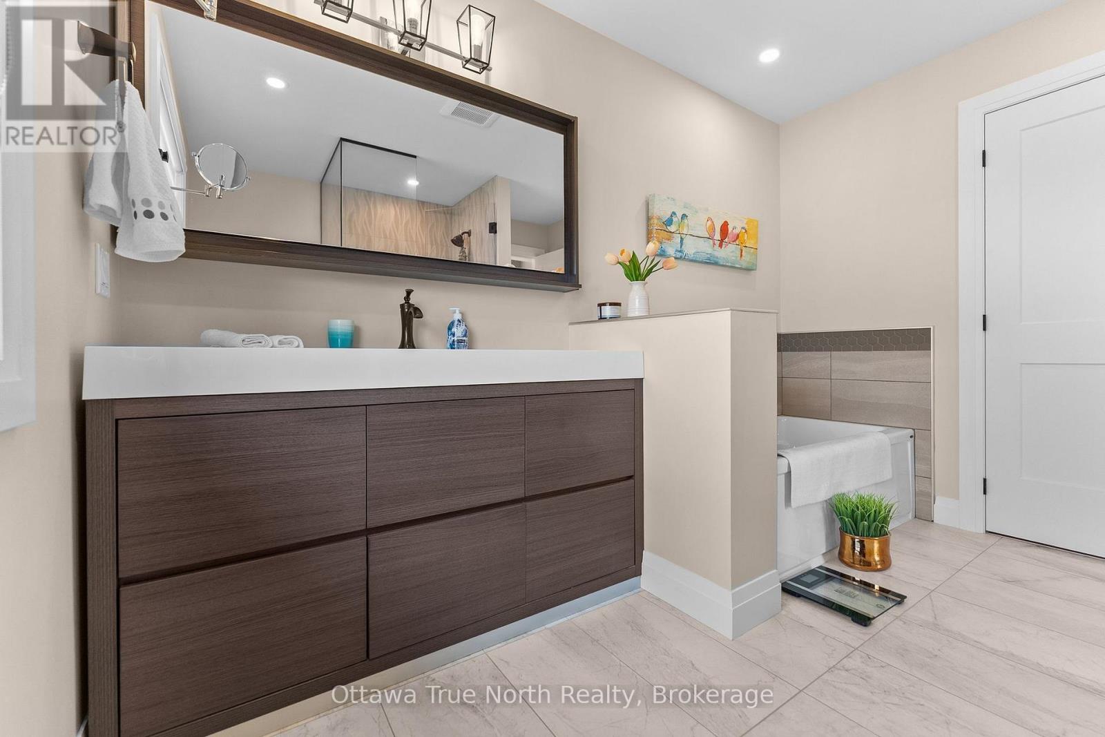1018 MACNABB ROAD - 37