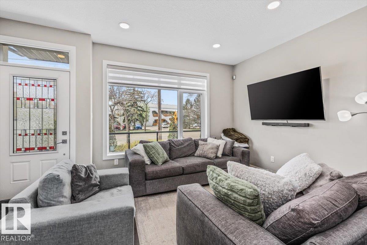 9005 156 ST NW - 4