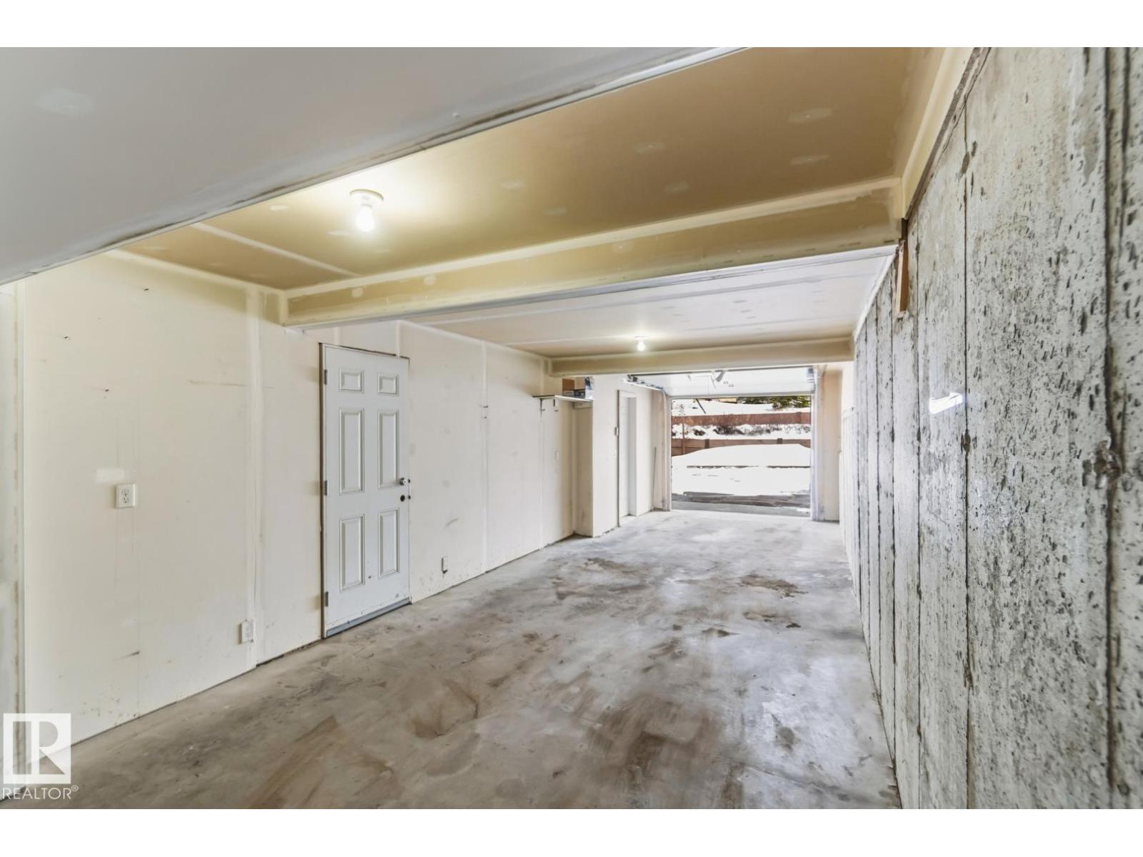 #16 3751 12 ST NW - 44