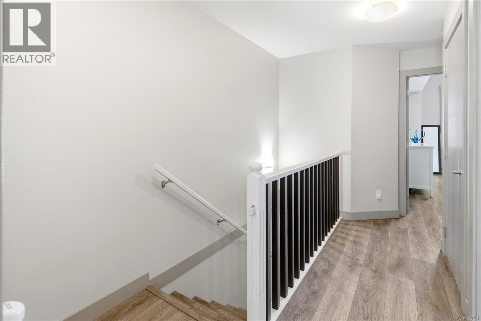 103 687 Strandlund Ave, Langford