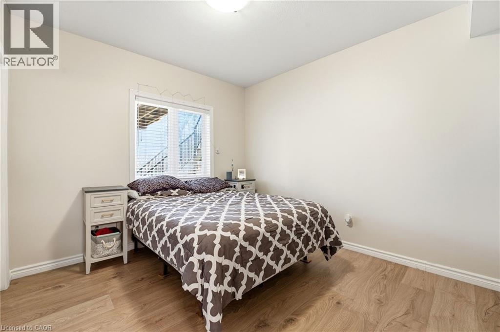 20 COTTONWOOD Crescent - 31