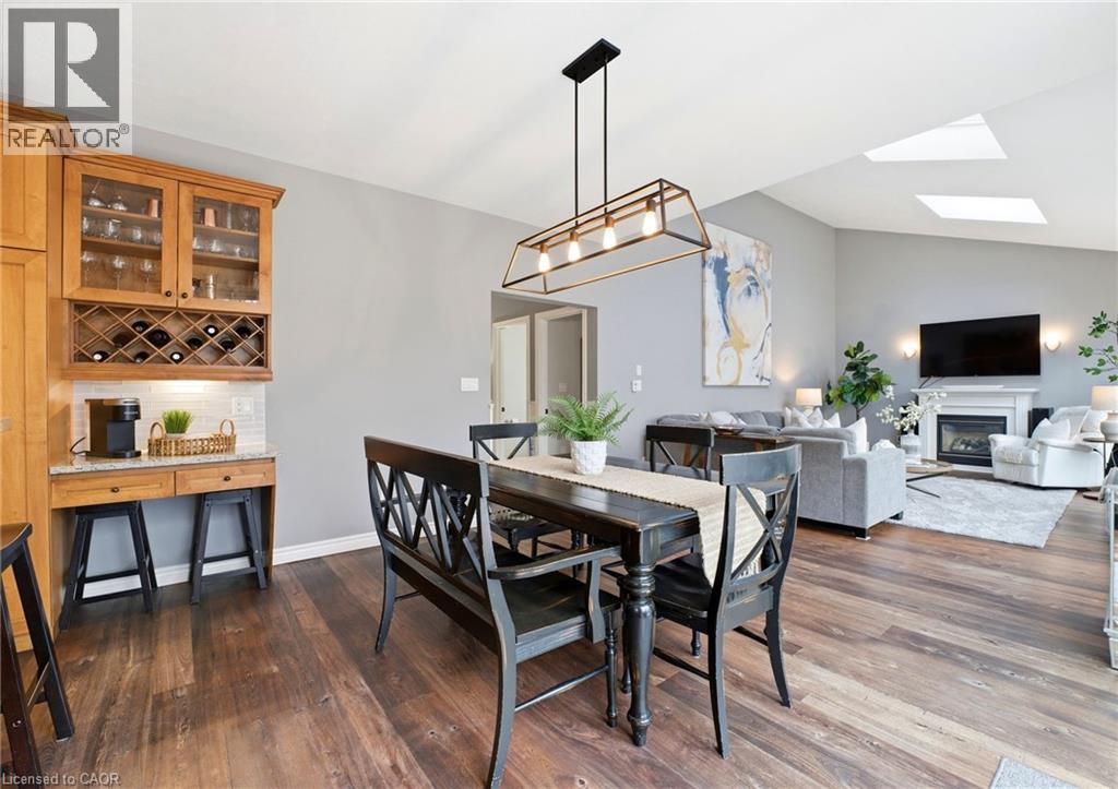 20 COTTONWOOD Crescent - 22