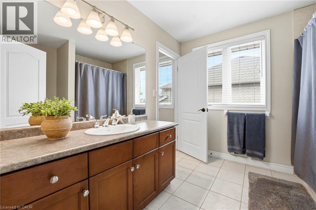20 COTTONWOOD Crescent - 36