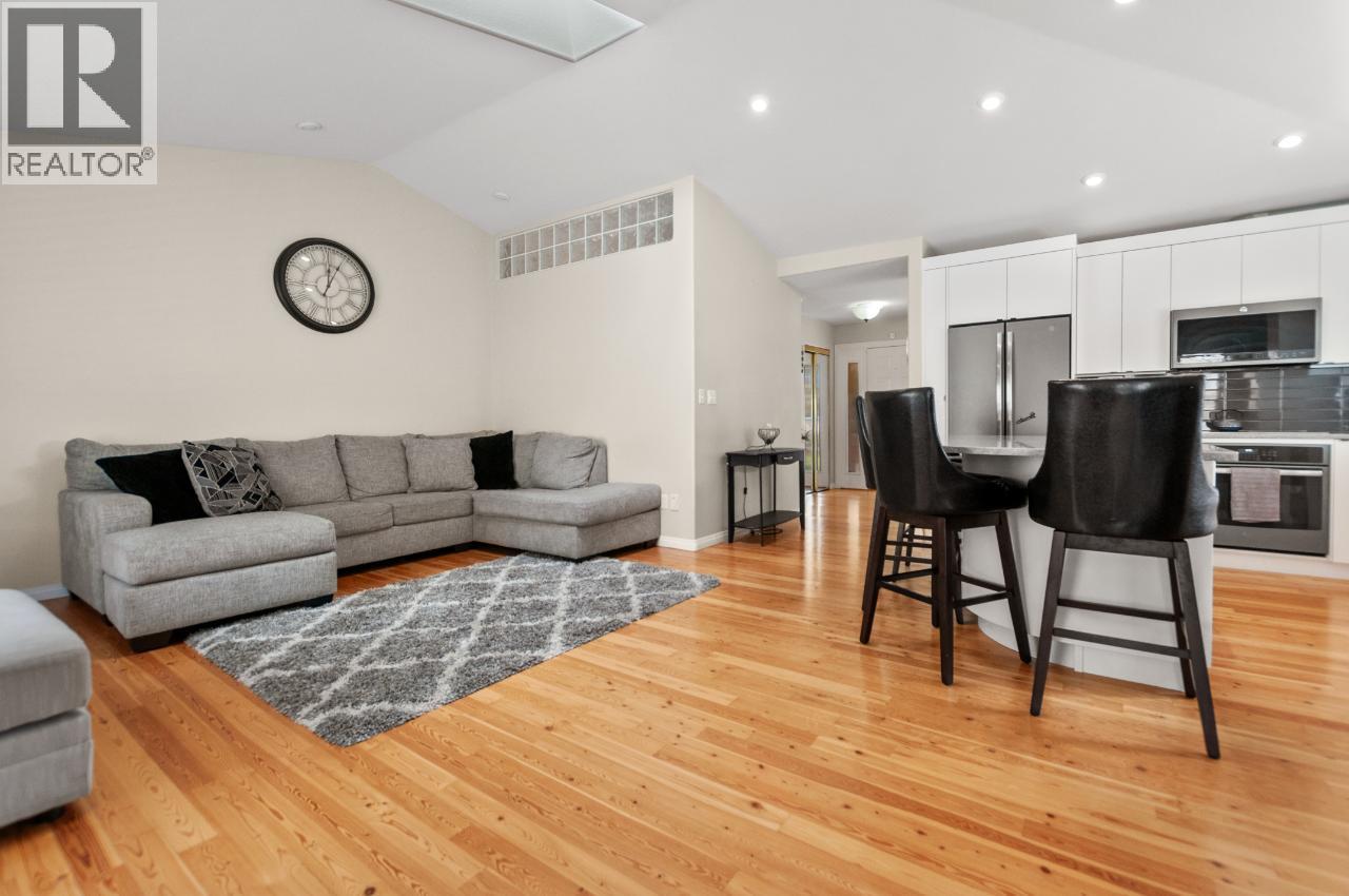  3121 EVERGREEN Drive, Penticton