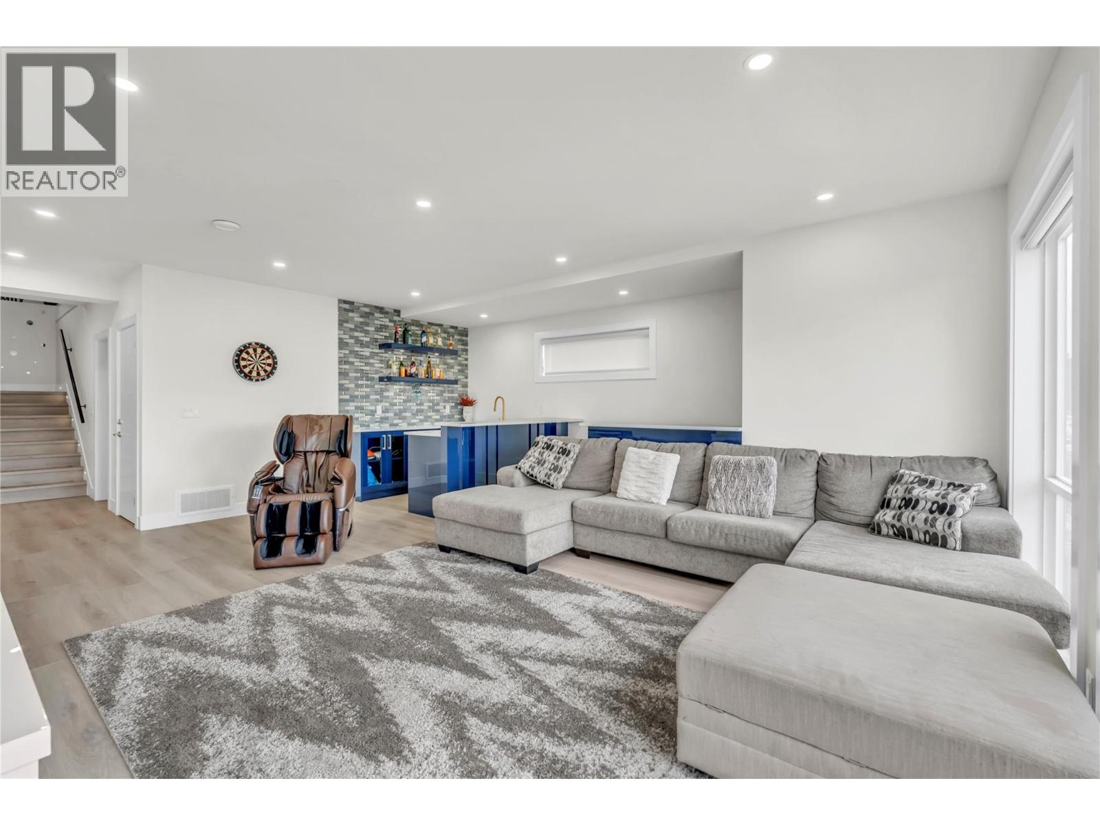 2719 HAWTHORN Drive, Penticton