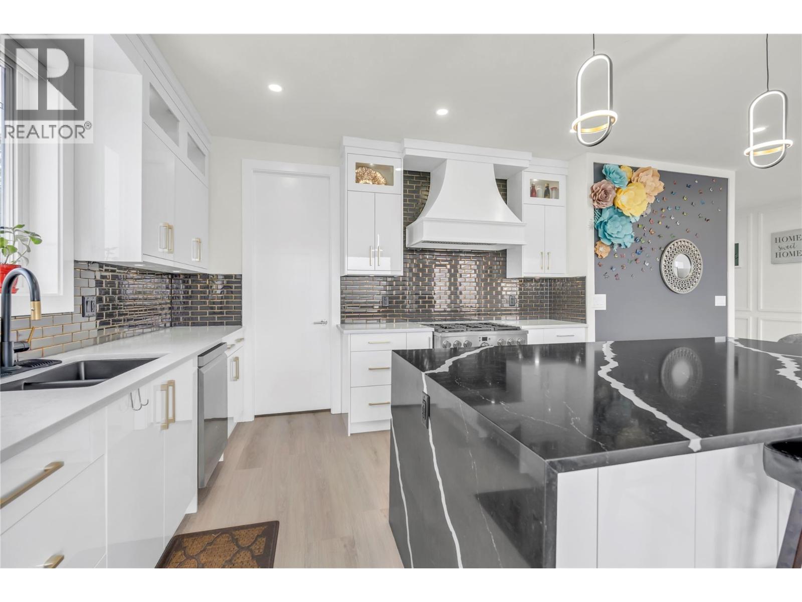 2719 HAWTHORN Drive, Penticton