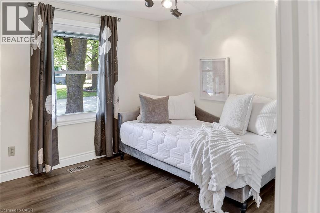12 FIELDSTONE Walk - 24