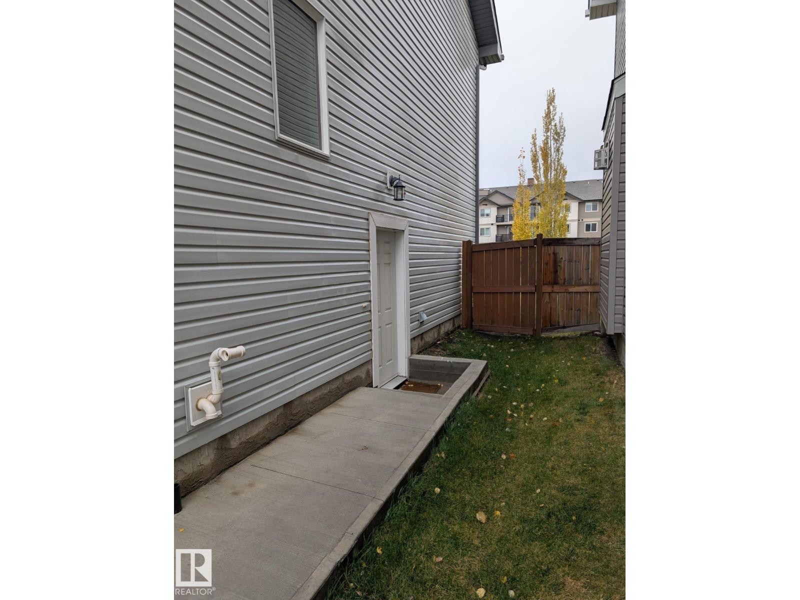 3336 17B AV NW - 18
