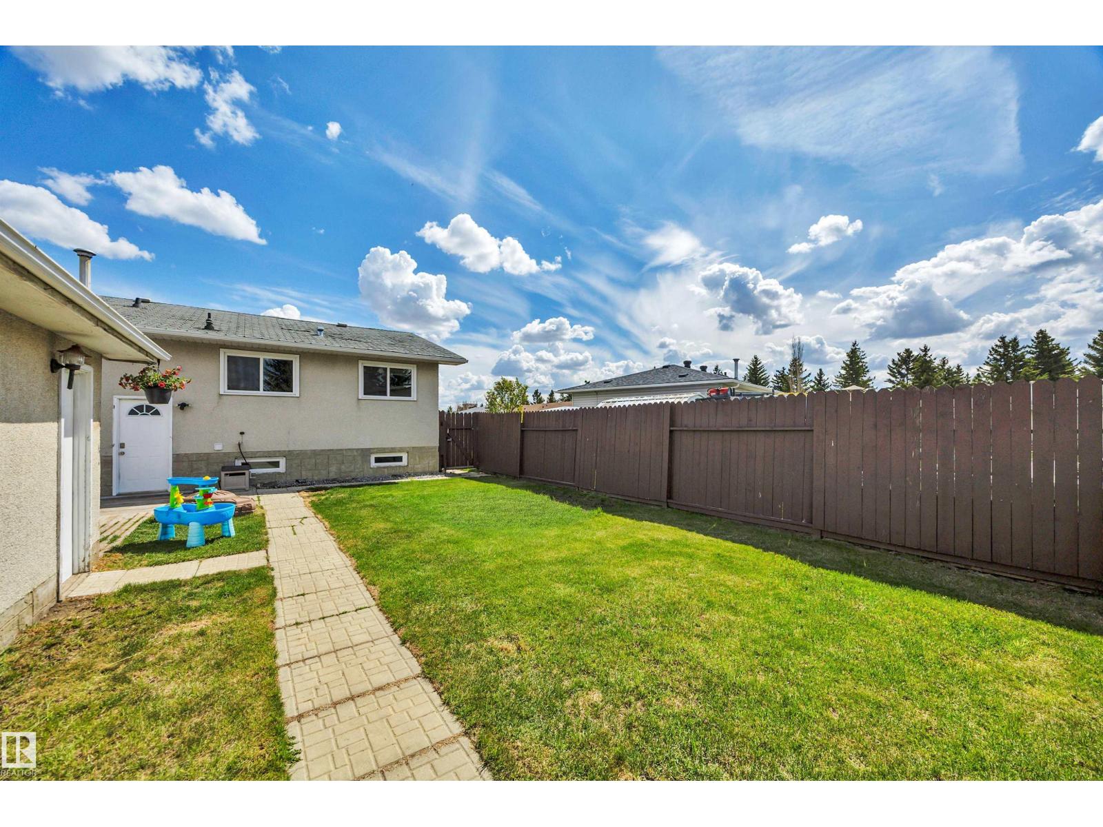 14104 79 ST NW - 32