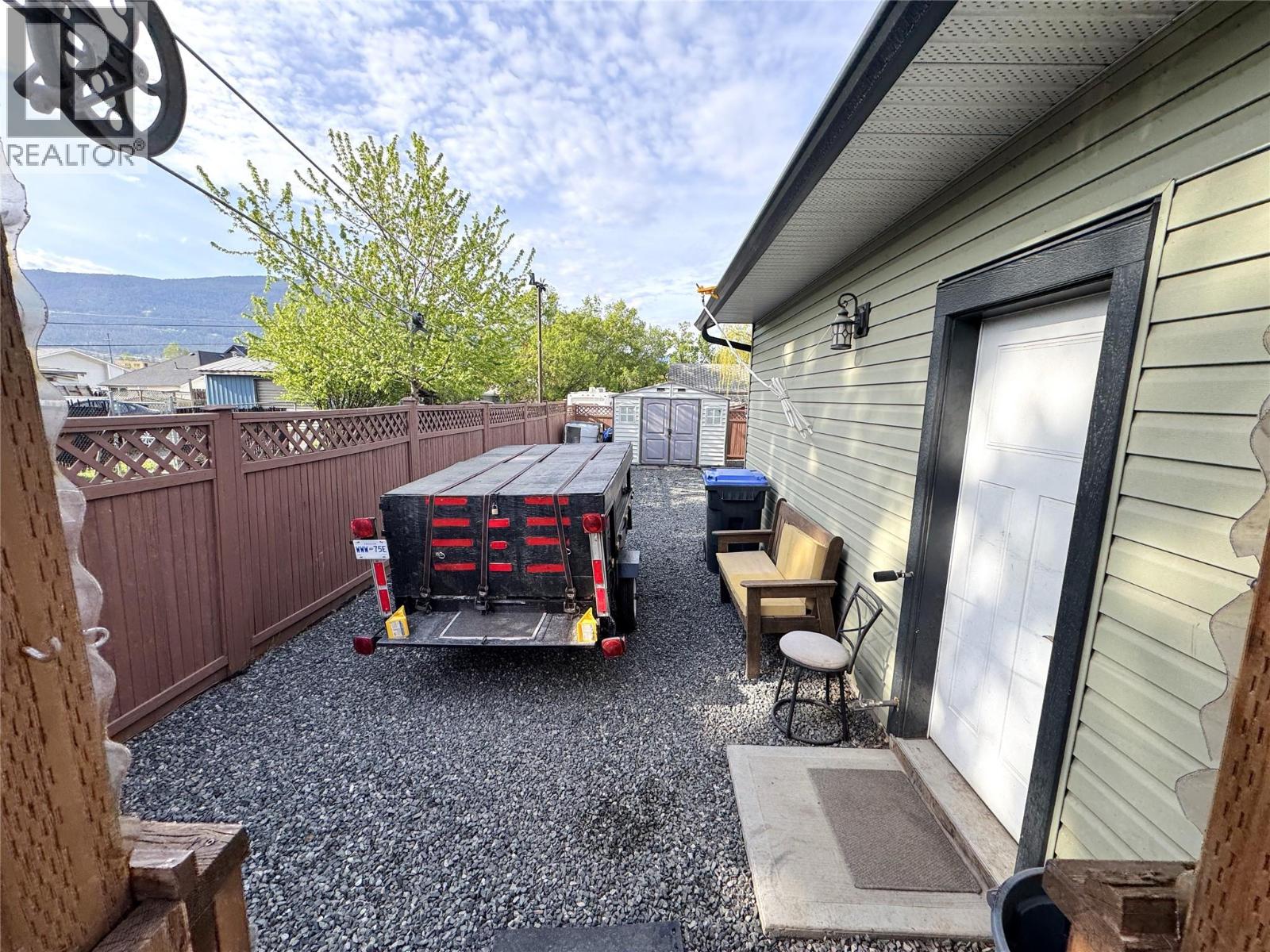 2402 COLDWATER Avenue - 17