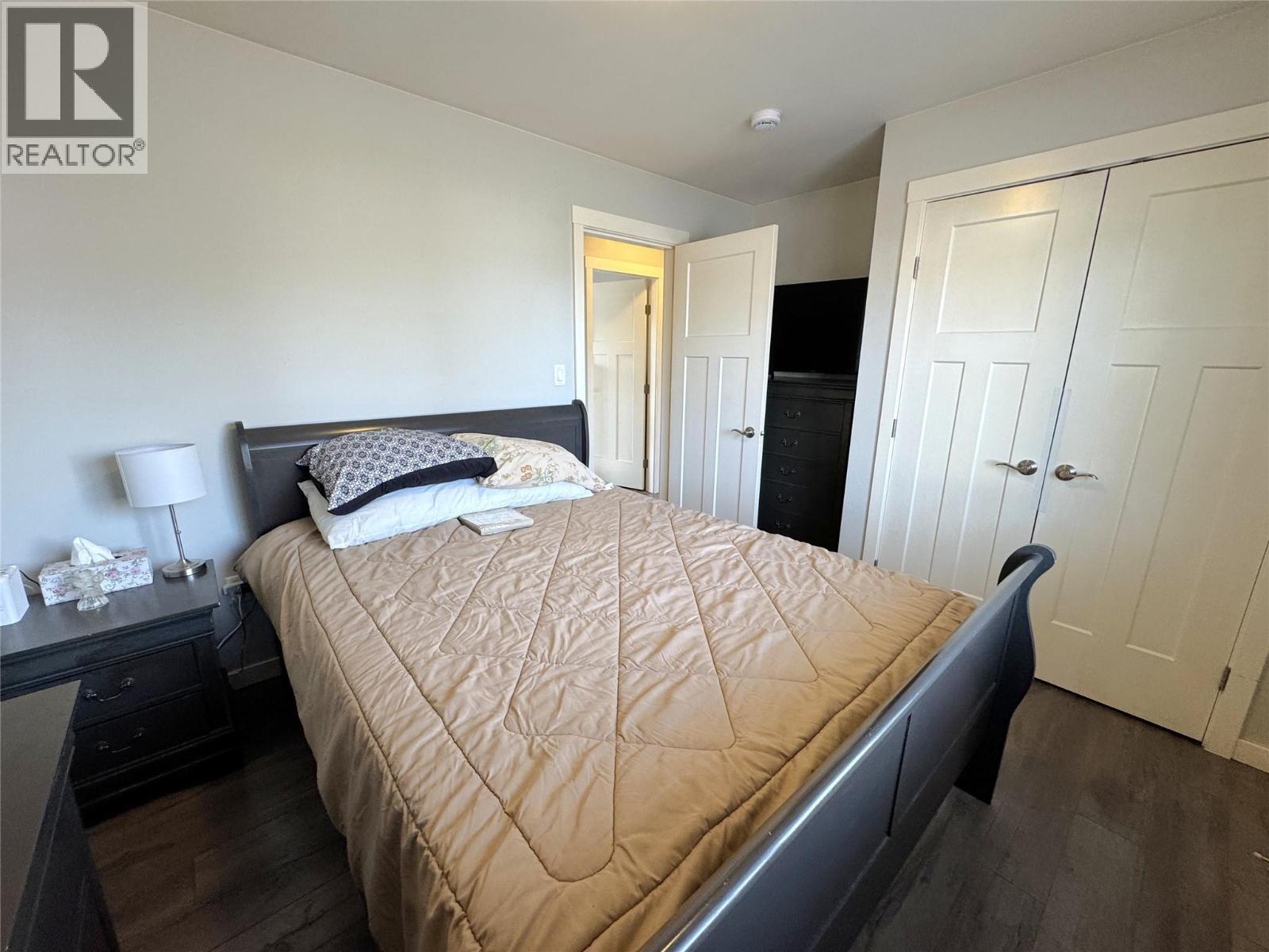 2402 COLDWATER Avenue - 12