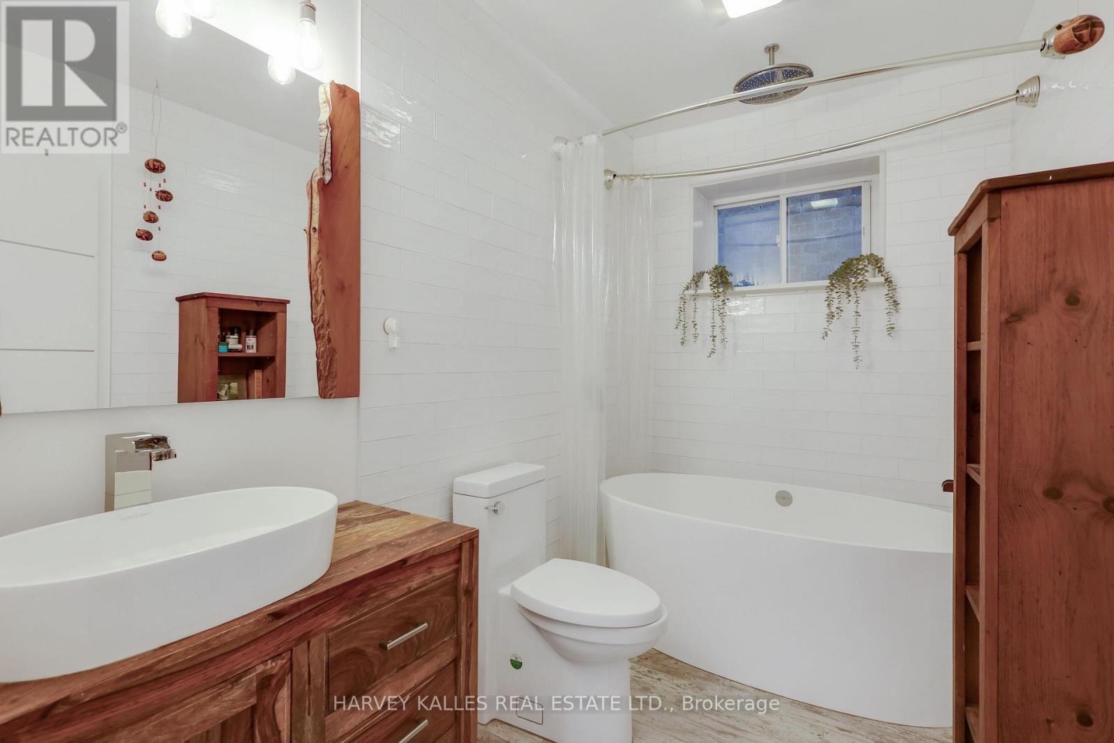 84 EDITH DRIVE - 23