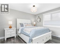 Primary Bedroom - 734 Birch St, Campbell River, BC V9W2T4 Photo 17