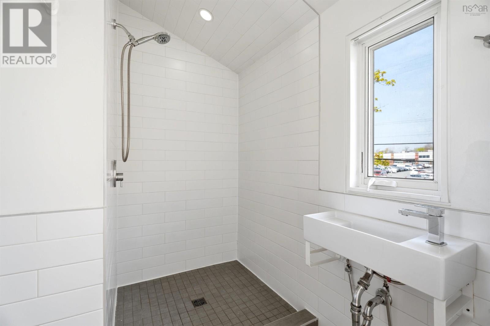 6168 6170 North Street - 16