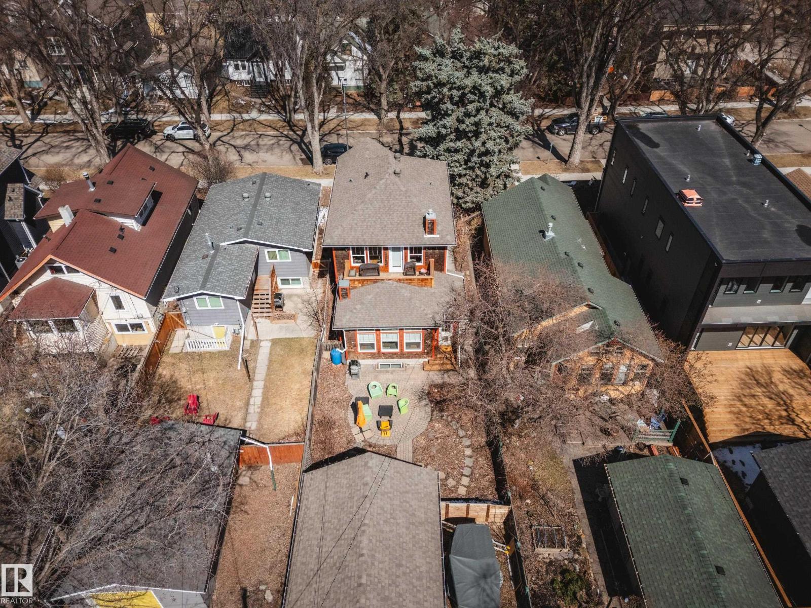 9815 90 AV NW - 41