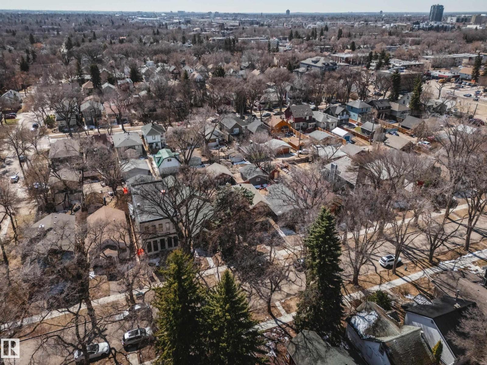9815 90 AV NW - 56