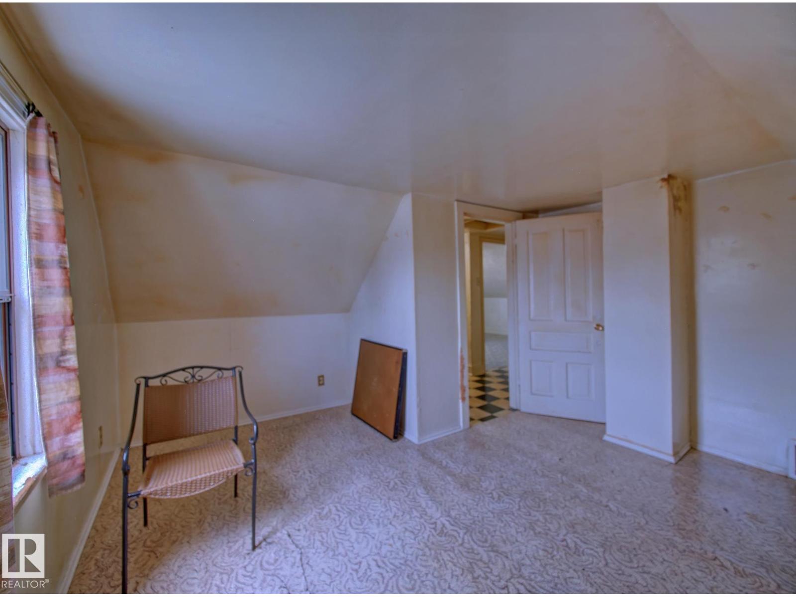 9533 77 AV NW - 26