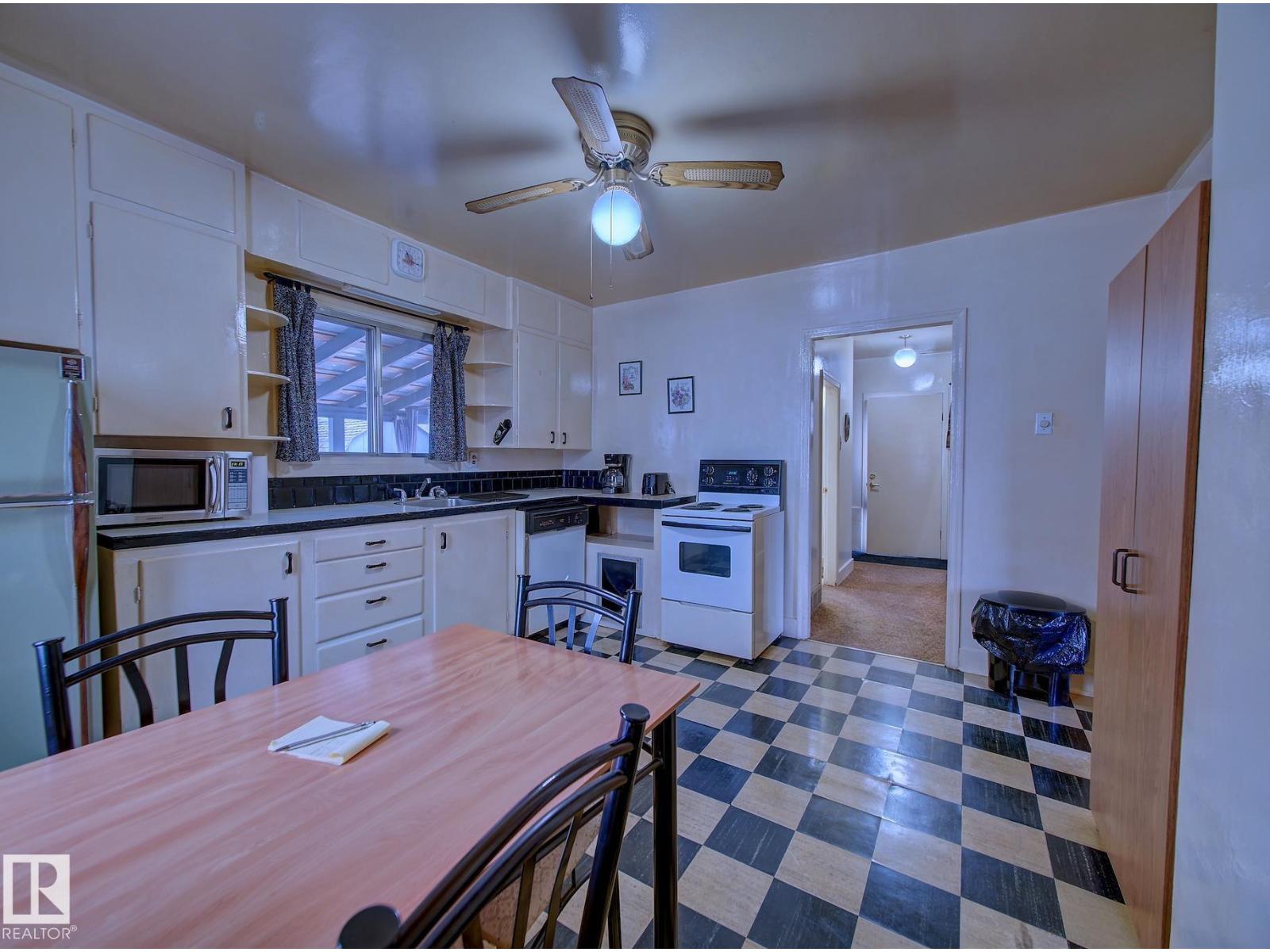 9533 77 AV NW - 8