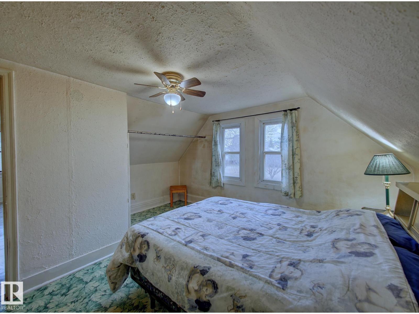 9533 77 AV NW - 22