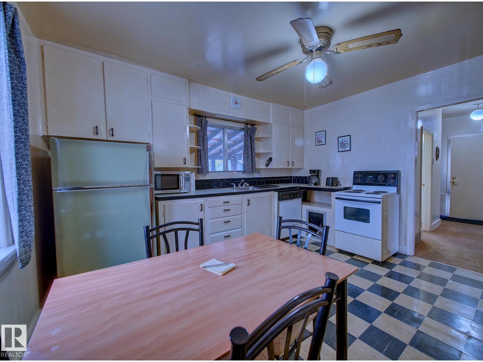 9533 77 AV NW - 7