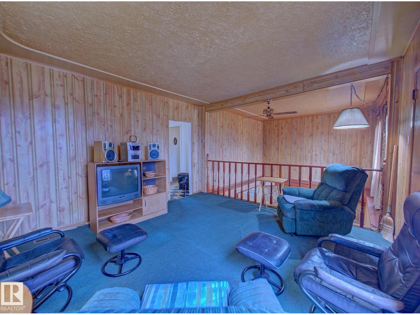 9533 77 AV NW - 15