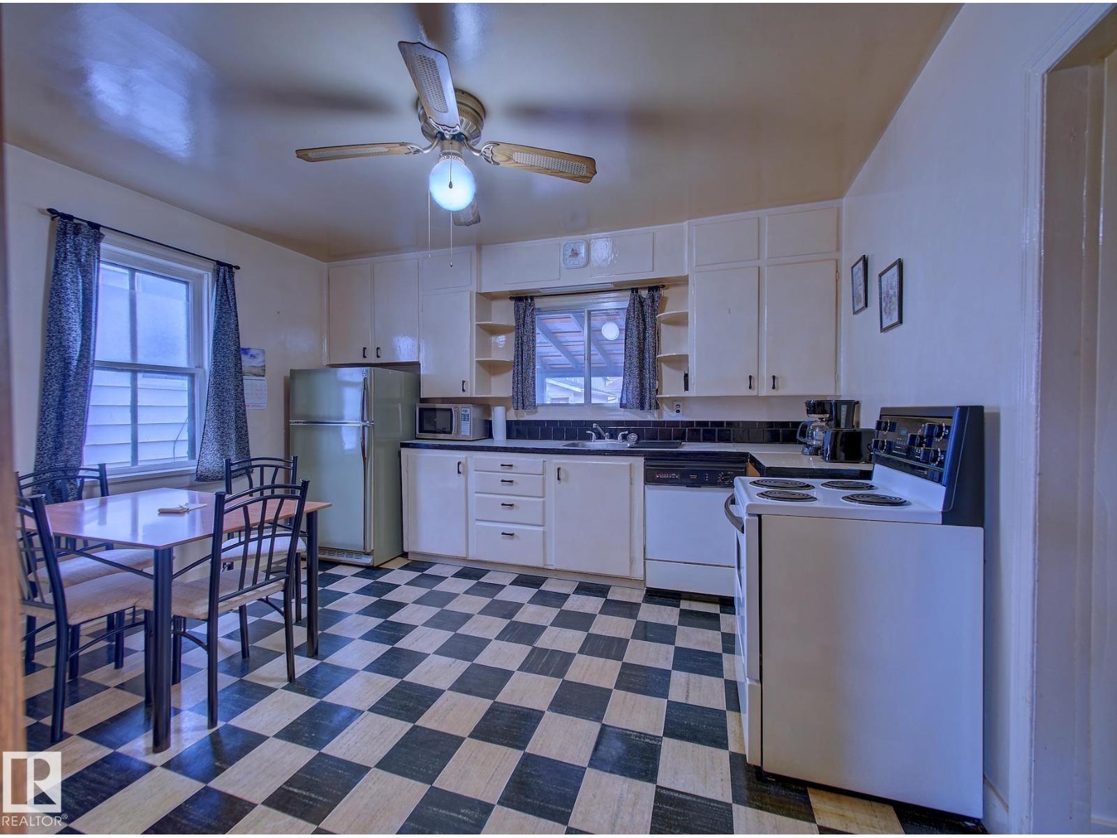 9533 77 AV NW - 5