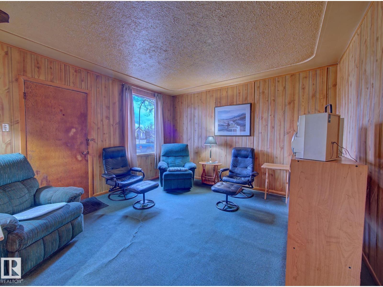 9533 77 AV NW - 12