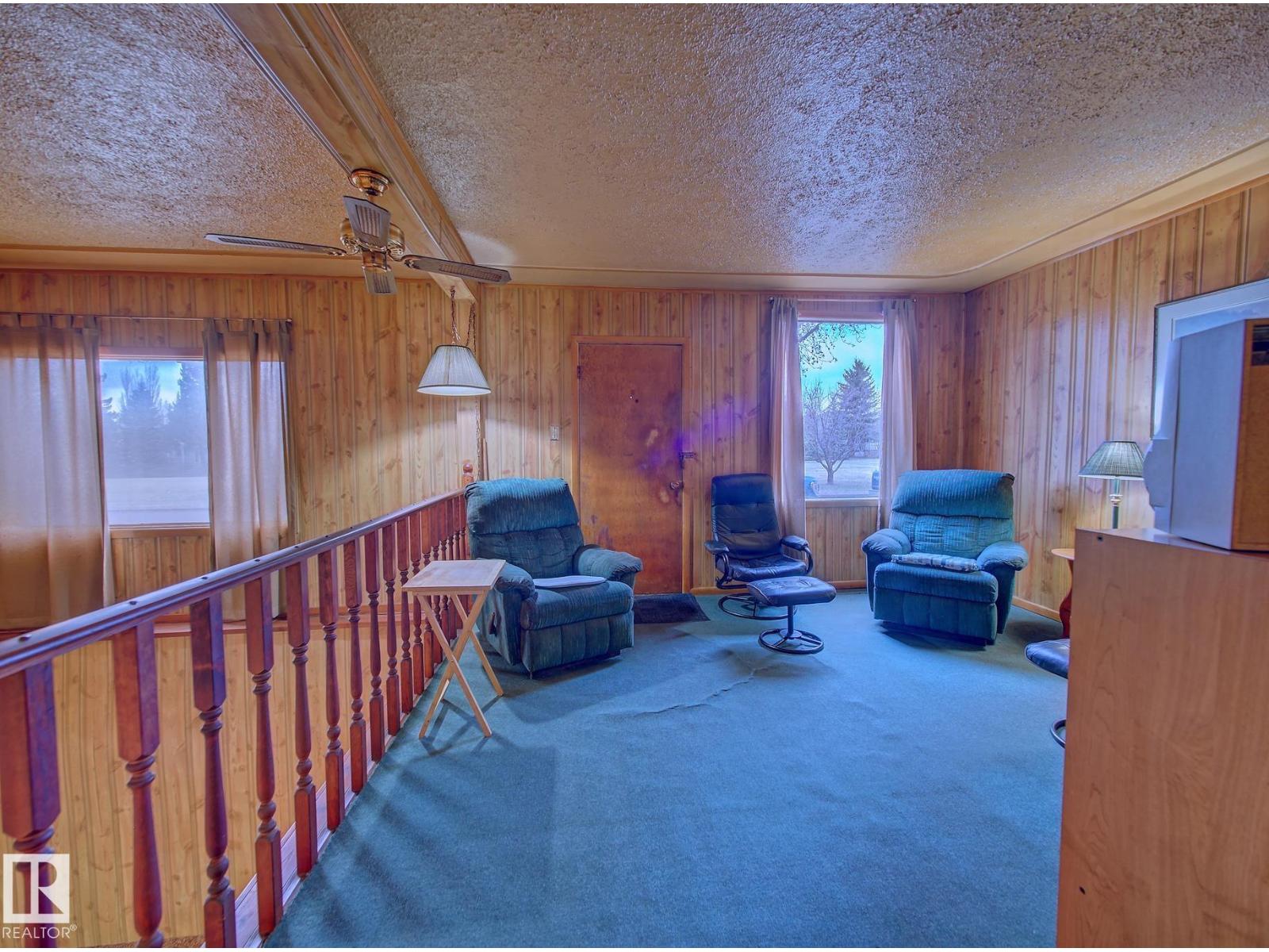 9533 77 AV NW - 11