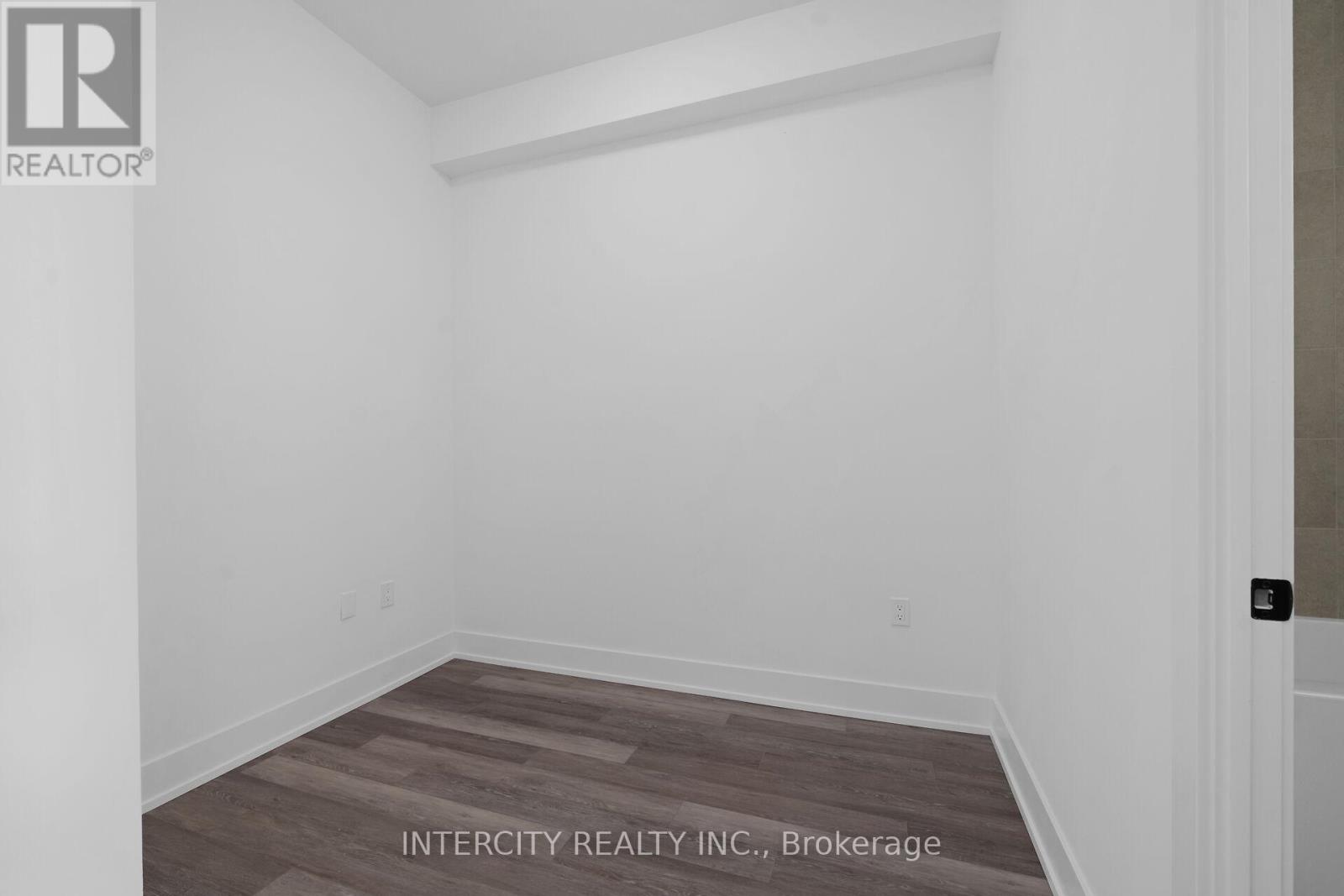 #128 2075 KING ROAD - 10