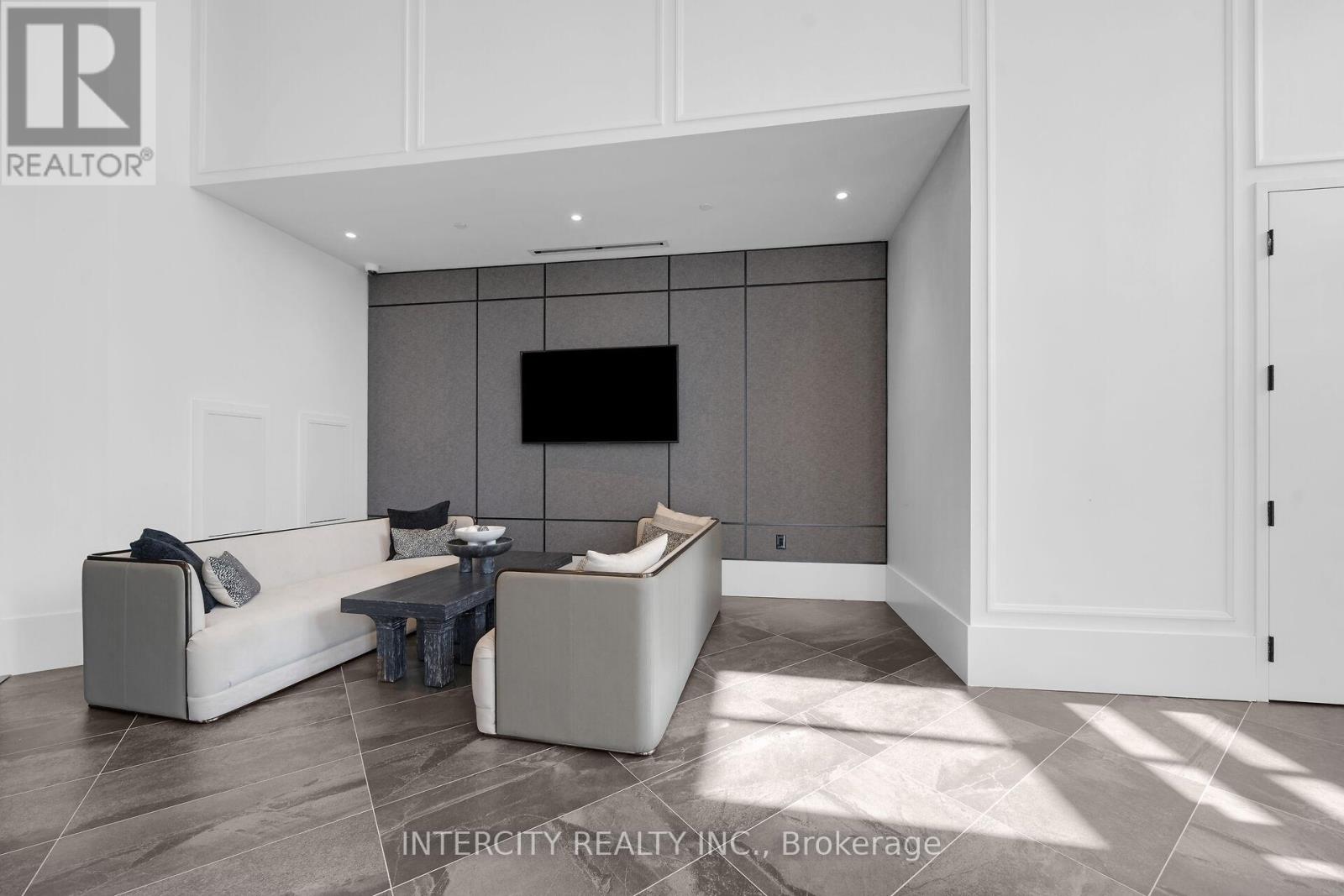 #128 2075 KING ROAD - 6