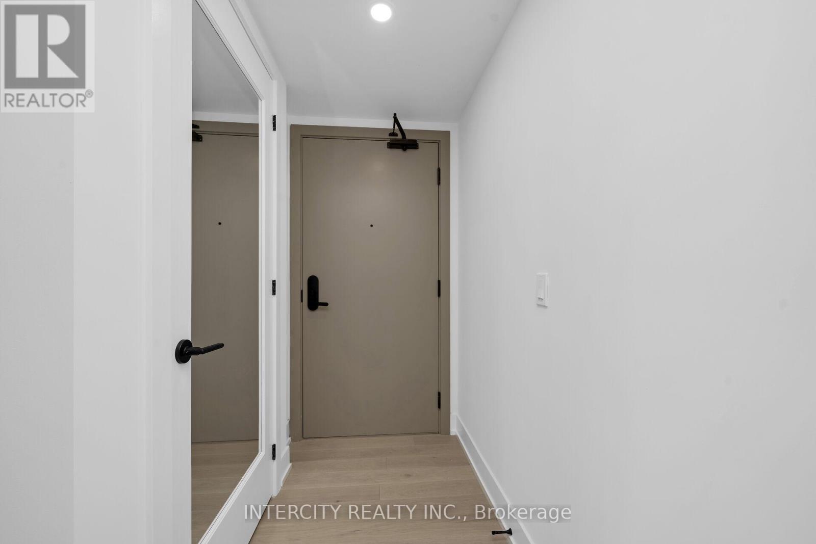 #240 2075 KING ROAD - 9