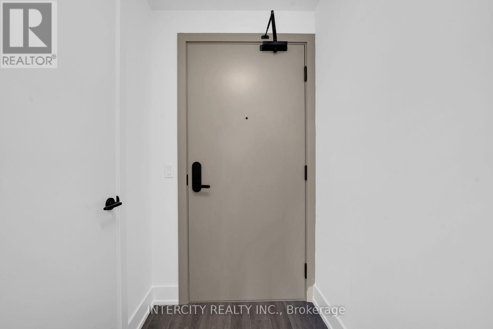 #215 2075 KING ROAD - 9