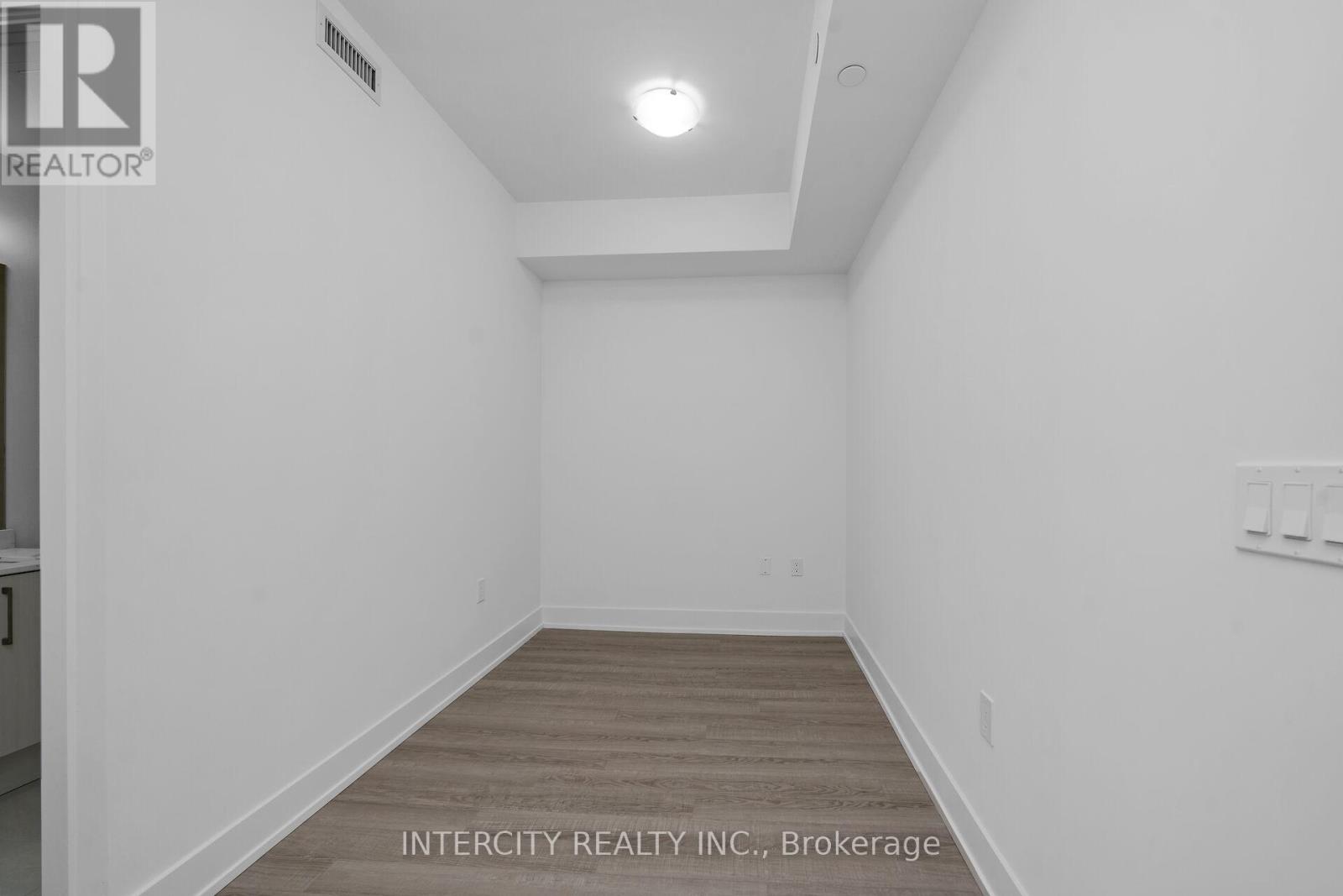 #312 2075 KING ROAD - 10