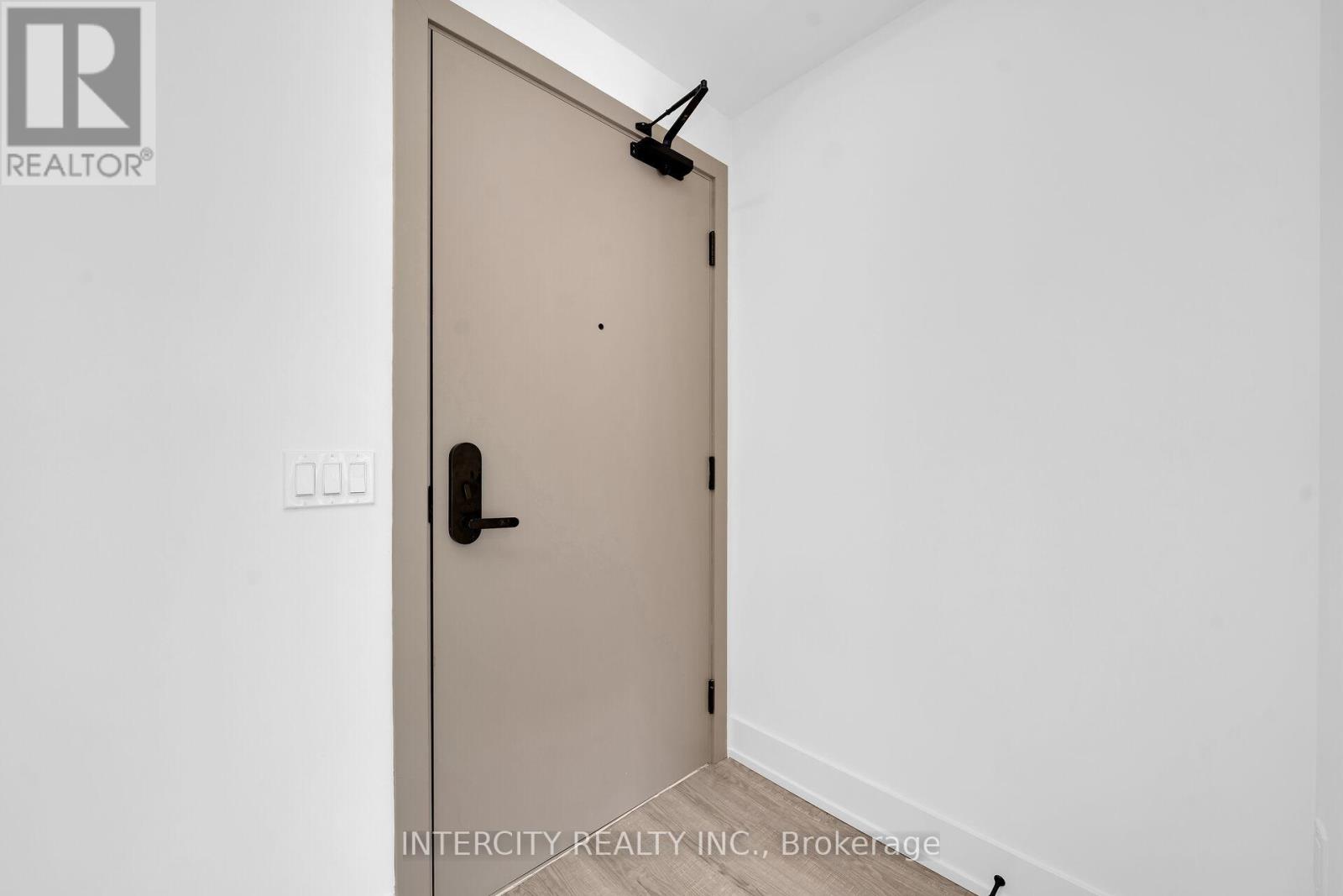 #312 2075 KING ROAD - 9