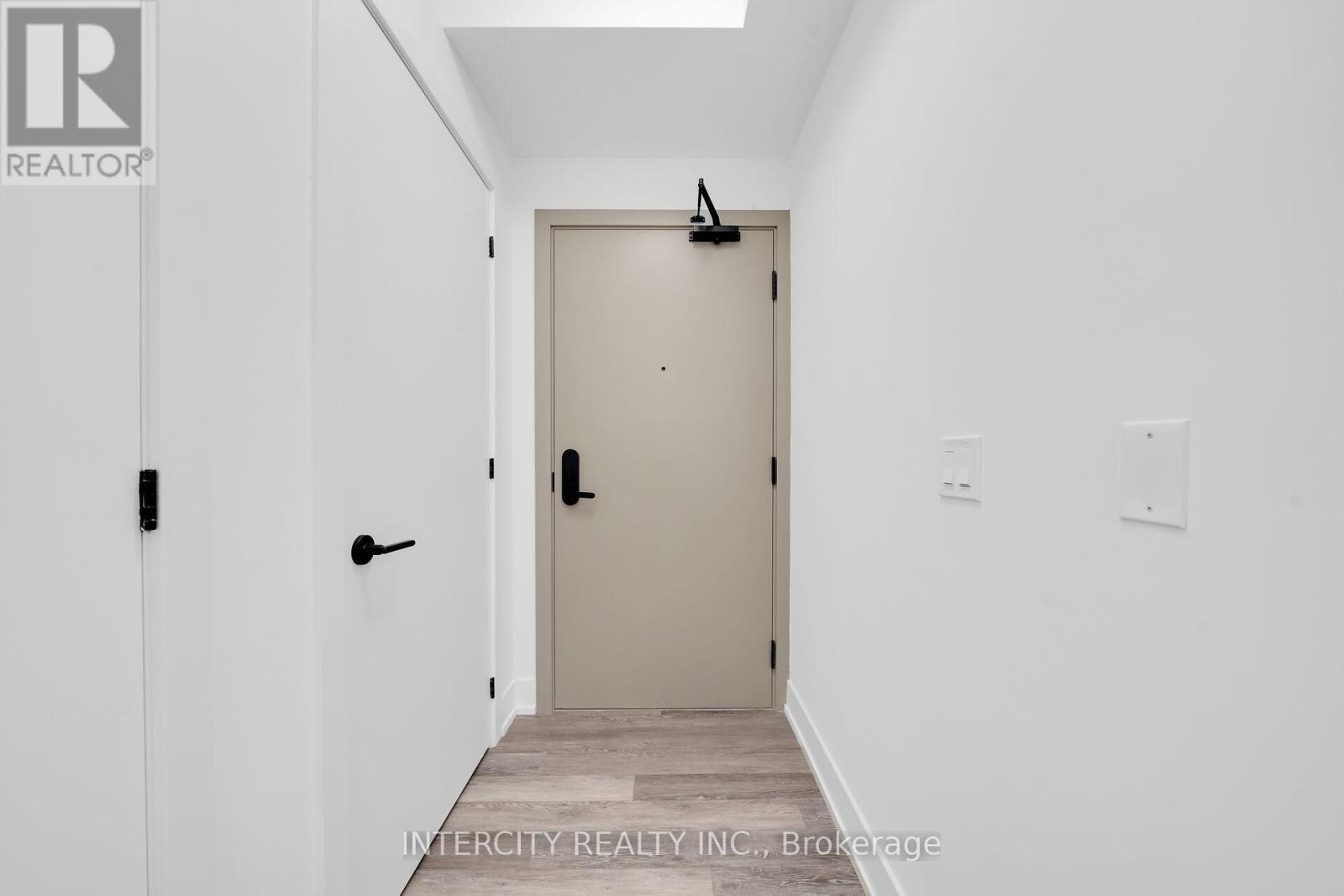 #316 2075 KING ROAD - 9